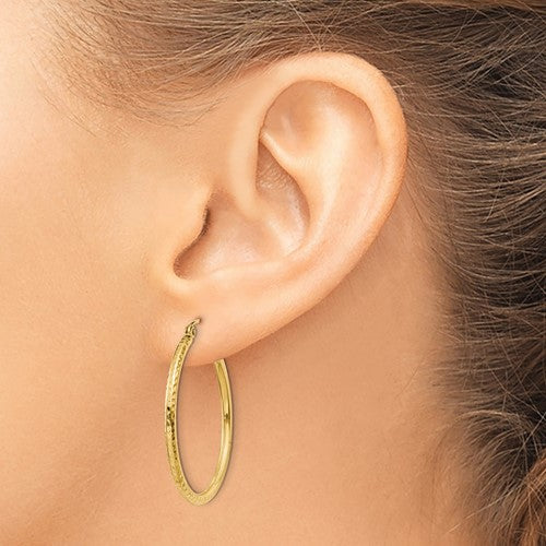 14k yellow gold diamond cut classic round hoop earrings 30mm x 2mm