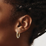 Indlæs billede til gallerivisning 10K Yellow Gold With Rhodium 21mm x 2.5mm Diamond Cut Twisted Round Hoop Earrings
