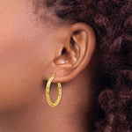 Lade das Bild in den Galerie-Viewer, 10K Yellow Gold 28mm x 3mm Diamond Cut Round Hoop Earrings
