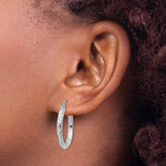 Lade das Bild in den Galerie-Viewer, 14K White Gold Diamond Cut Classic Round Diameter Hoop Textured Earrings 25mm x 3mm
