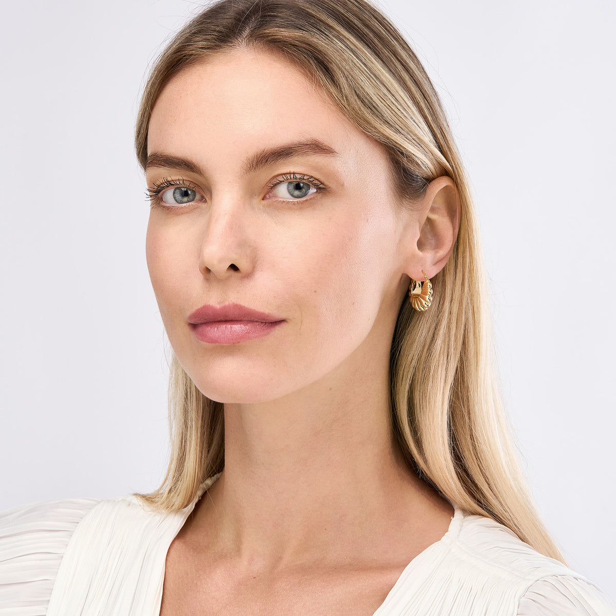 14k yellow gold puffed shrimp round hoop earrings