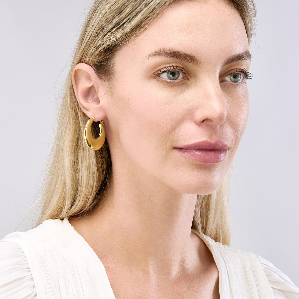 14k yellow gold graduated round puffed hoop earrings