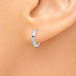 Carica l&#39;immagine nel visualizzatore di Gallery, 14k White Gold Classic Huggie Hinged Hoop Earrings 11mm x 2mm

