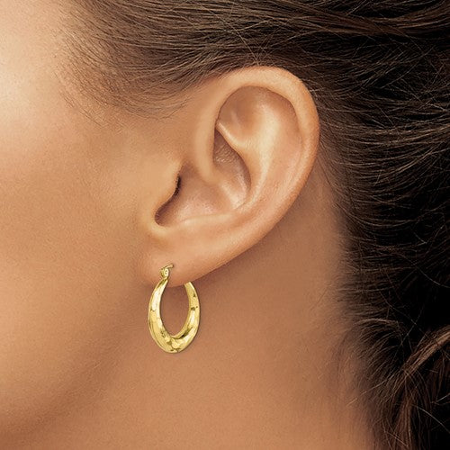 10k yellow gold diamond cut shrimp round hoop earrings 21mm x 4mm