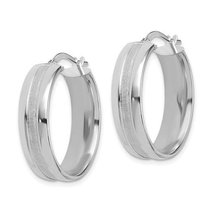 14k white gold round polished satin groove textured hoop earrings 25mm x 6.5mm