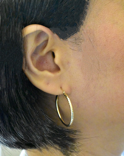 14k yellow gold diamond cut classic round hoop earrings 30mm x 2mm