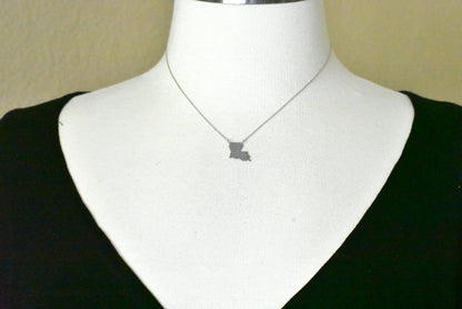 14k gold 10k gold silver louisiana state map necklace heart personalized city