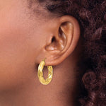 Kép betöltése a galériamegjelenítőbe: 14k Yellow Gold Twisted Round Hoop Earrings

