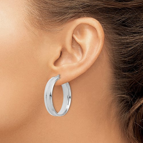 14k white gold round polished satin groove textured hoop earrings 30mm x 6.5mm