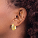 Indlæs billede til gallerivisning 14K Yellow Gold Diamond Cut Modern Contemporary Round Hoop Earrings
