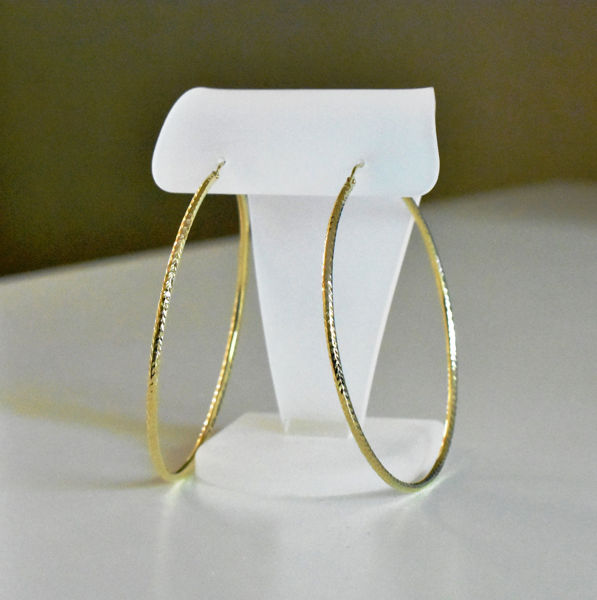 14k yellow gold diamond cut classic round hoop earrings 65mm x 2mm