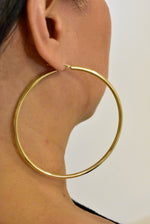 Charger l&#39;image dans la galerie, 14K Yellow Gold 3 inch Diameter Extra Large Giant Gigantic Round Classic Hoop Earrings Lightweight 78mm x 3mm
