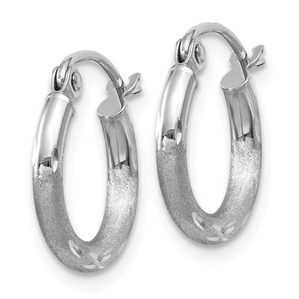 14k white gold satin diamond cut classic round hoop earrings 13mm x 2mm