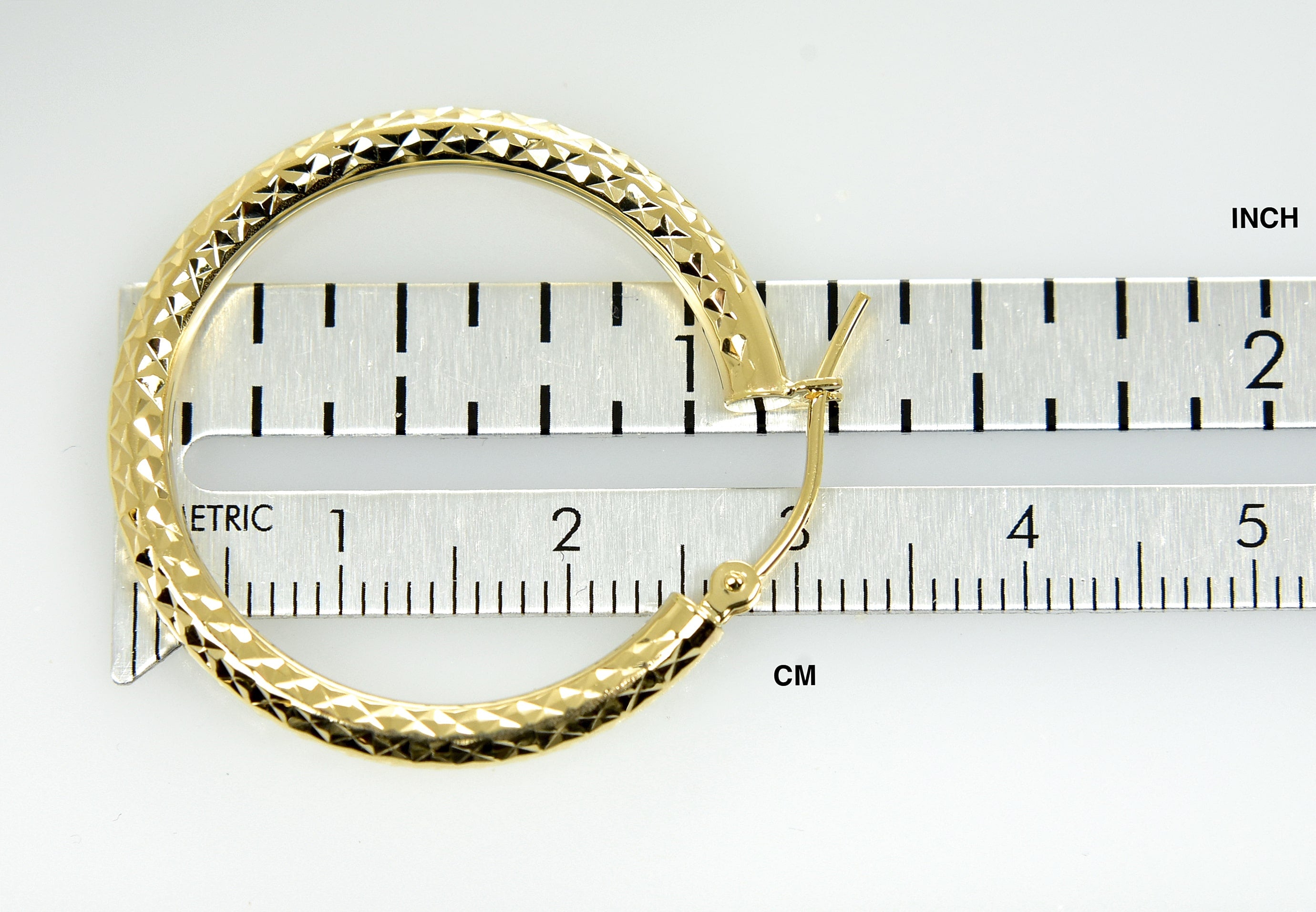 14K Yellow Gold Diamond Cut Classic Round Hoop Earrings 30mm x 3mm