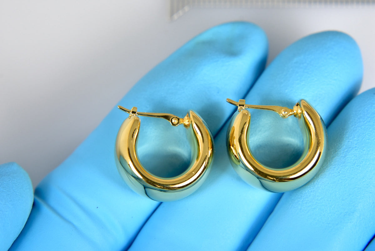 14k yellow gold classic round puffed hoop earrings 15mm x 9mm