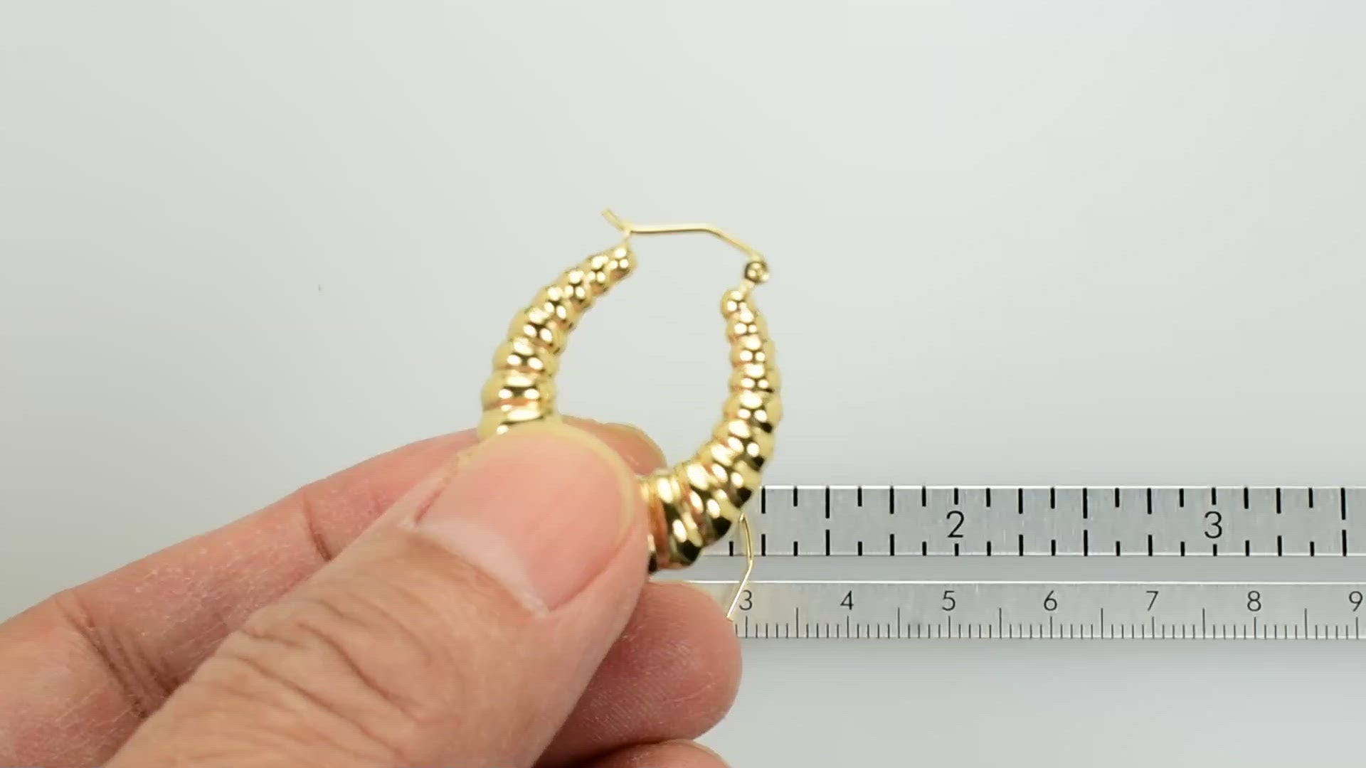 14K Yellow Gold Shrimp Scalloped Twisted Hollow Classic Hoop Earrings 22mm