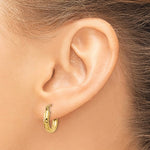 Lataa kuva Galleria-katseluun, 14K Yellow Gold Diamond Cut Classic Round Hoop Earrings 13mm x 3mm
