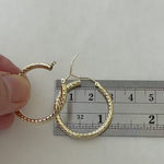 Загружайте и воспроизводите видео в средстве просмотра галереи 14K Yellow Gold Diamond Cut Classic Round Hoop Earrings 30mm x 3mm
