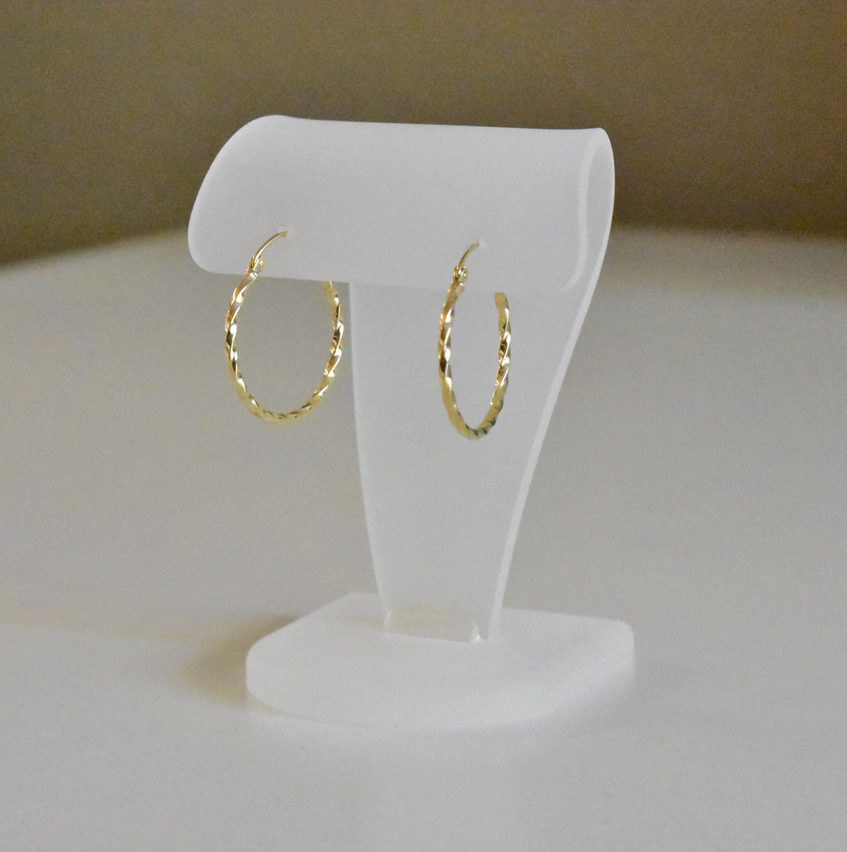 14k yellow gold twisted modern classic round hoop earrings 25mm x 2mm