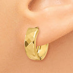 Load image into Gallery viewer, 14k Yellow Gold Textured Huggie Hinged Hoop Earrings 14mm x 5mm
